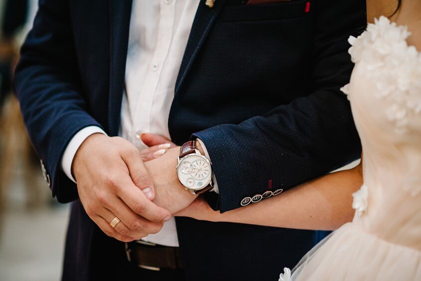 Deinem Hochzeitsoutfit eine persönliche Note geben - Uhr