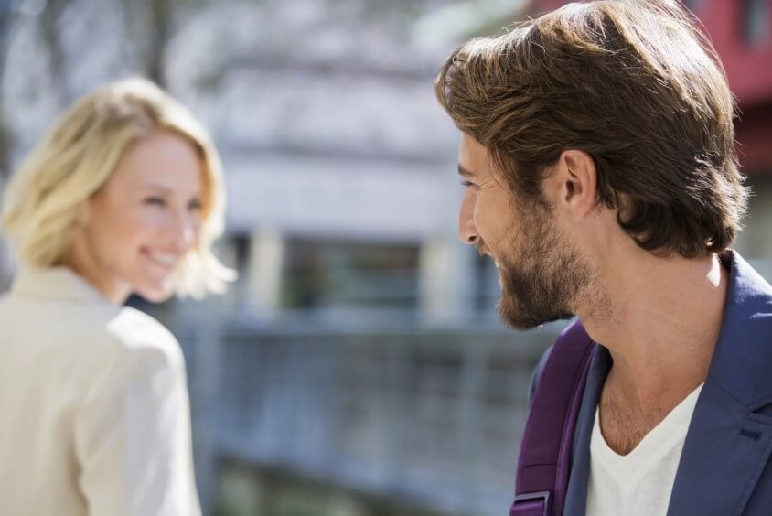 Für eine langfristige Beziehung bevorzugen Frauen durchschnittliche Männer